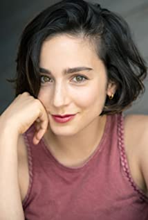 Molly Ephraim Height - CelebsHeight.org