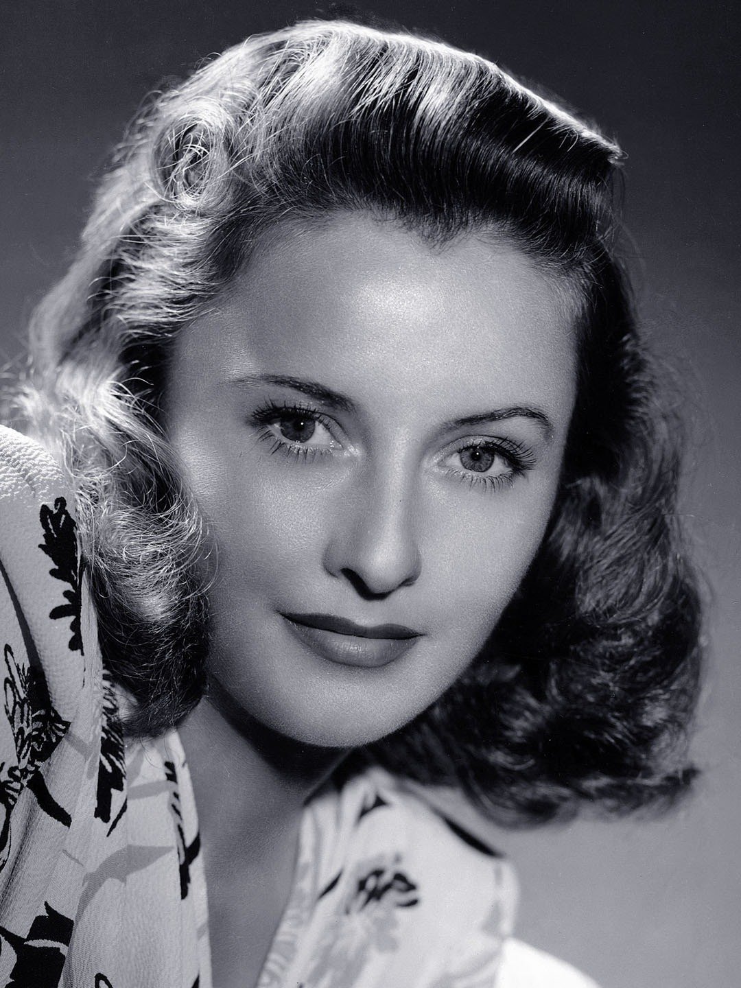 Barbara Stanwyck Height - CelebsHeight.org