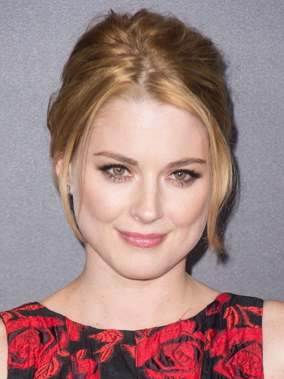 Alexandra Breckenridge Height - CelebsHeight.org