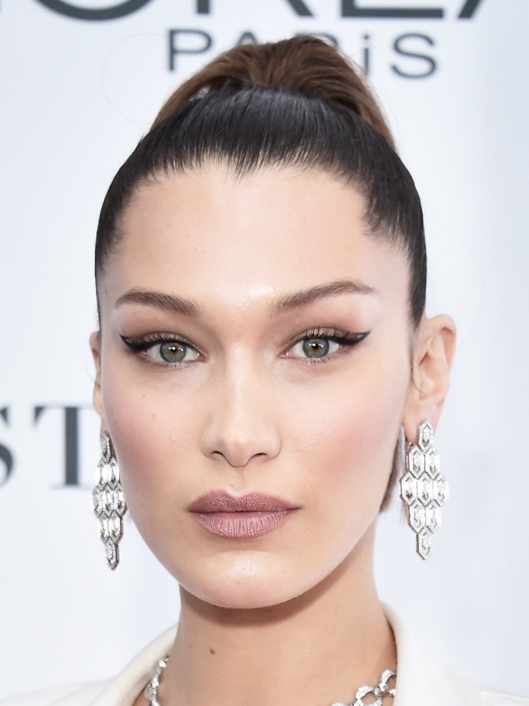 Bella Hadid Height - CelebsHeight.org