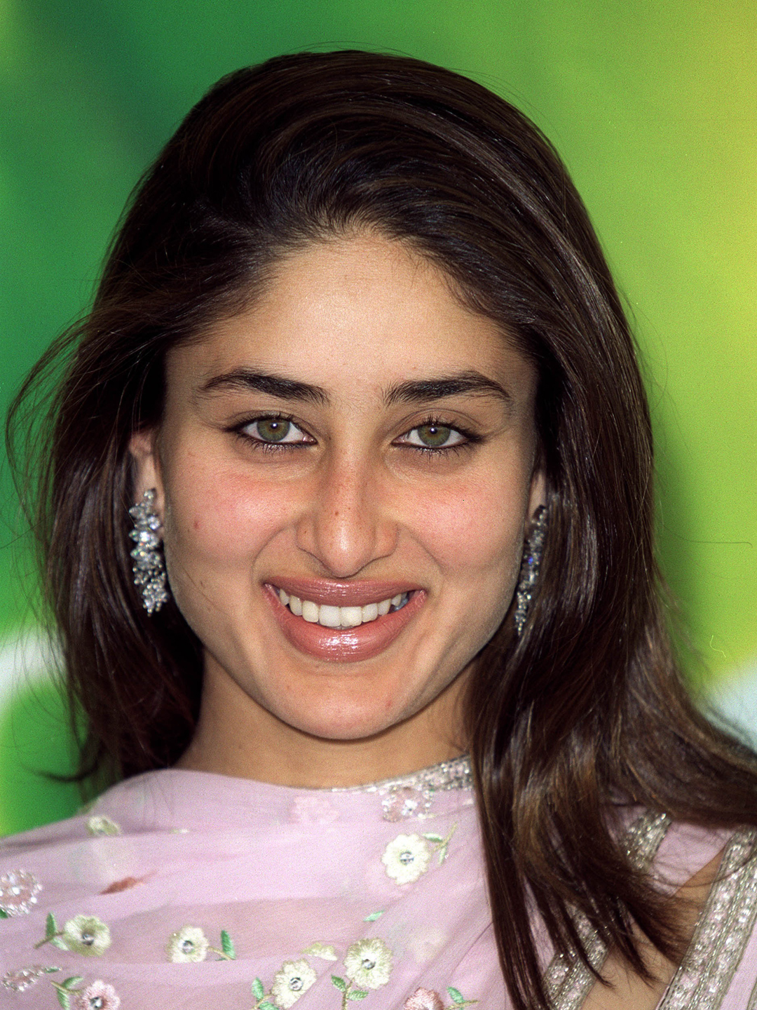 Kareena Kapoor Height - CelebsHeight.org