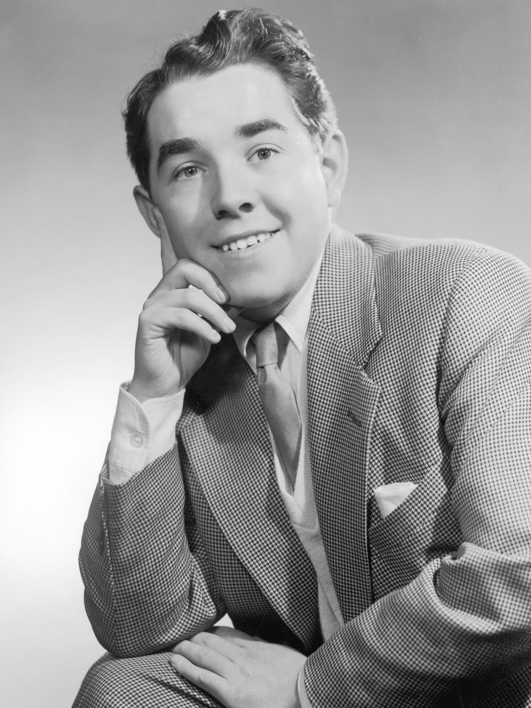 Ronnie Corbett Height - CelebsHeight.org