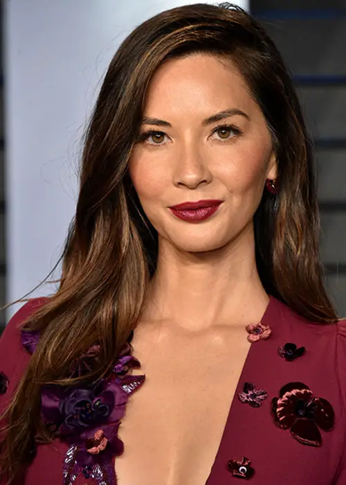 Olivia Munn Height - CelebsHeight.org