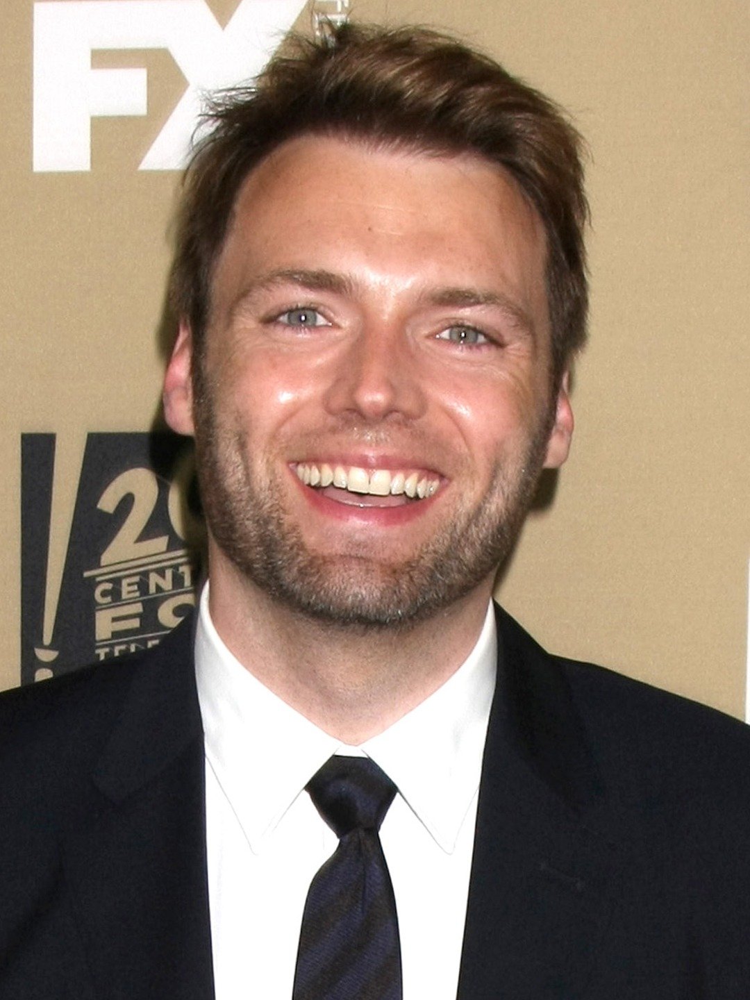 Seth Gabel Height - CelebsHeight.org