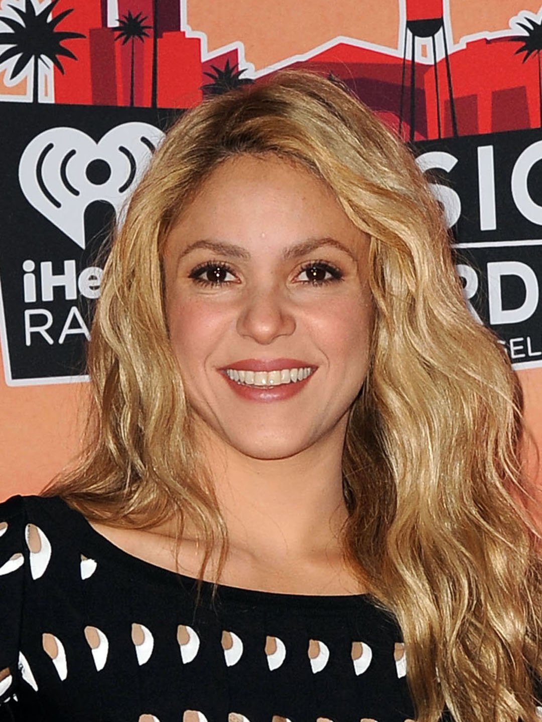 How tall is Shakira?
