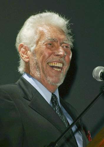 How tall is James Coburn?