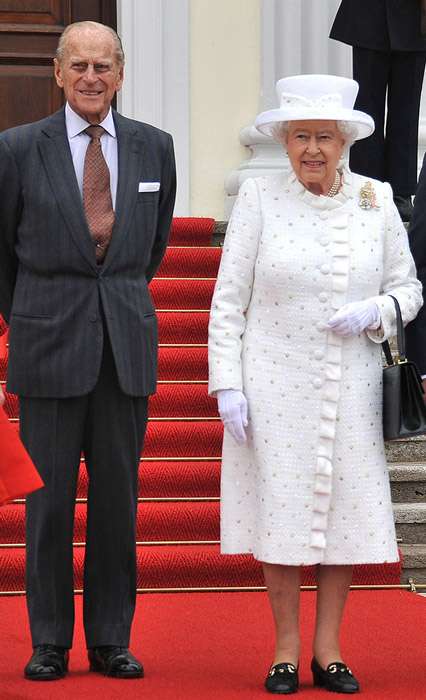 How tall is Queen Elizabeth II?